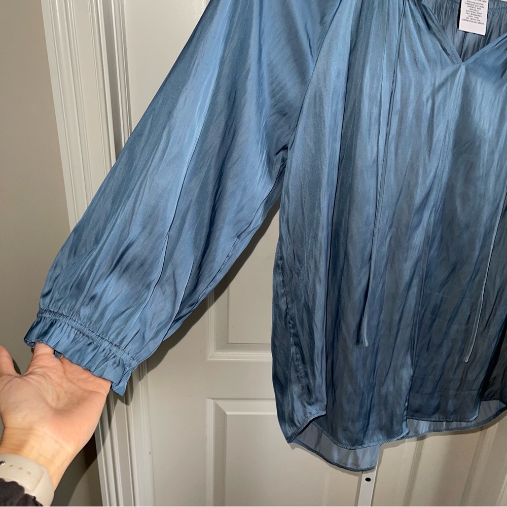 Carmen Marc Valvo Blue Satin Peasant Blouse Long Sleeve Smocked Neck Size L - Picture 2 of 4